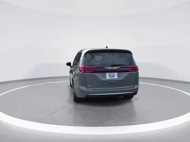2025 Chrysler Pacifica Select photo 5