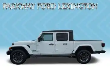 2023 Jeep Gladiator Overland's photo