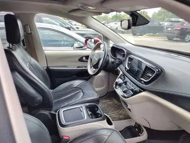 2020 Chrysler Pacifica Limited photo 3