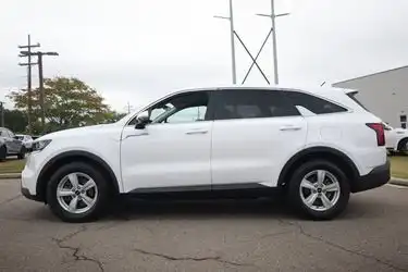 2022 Kia Sorento LX AT's photo