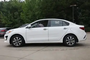 2023 Kia Rio S iVT's photo