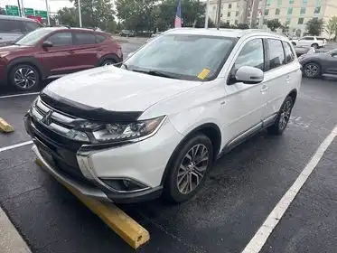 2017 Mitsubishi Outlander GT S-AWC's photo