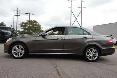 2011 Mercedes-Benz E-Class E350 Luxury 4MATIC's photo