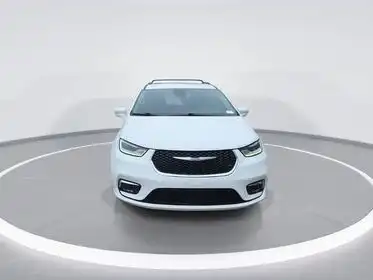 2021 Chrysler Pacifica Touring L's photo