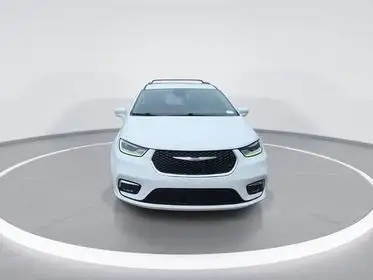 2021 Chrysler Pacifica Touring L's photo