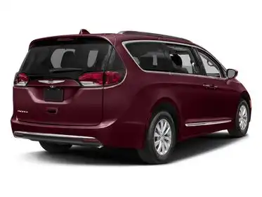 2017 Chrysler Pacifica Touring-L Plus's photo