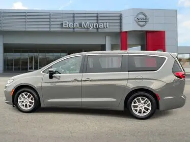 2025 Chrysler Pacifica Select photo 3