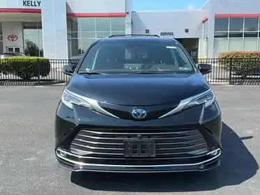 2023 Toyota Sienna Platinum 7-Passenger Hybrid AWD's photo