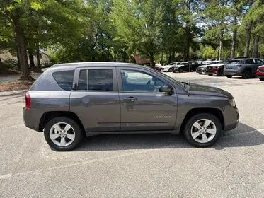 2015 Jeep Compass Latitude photo 4