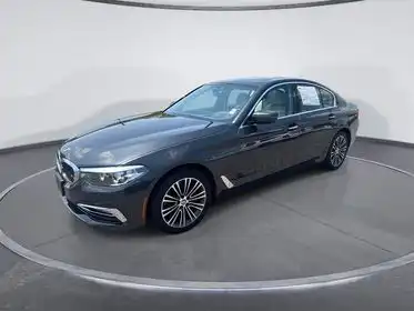 2017 BMW 5 Series 530i xDrive Sedan's photo