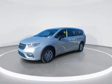 2026 Chrysler Pacifica Select photo 3