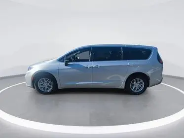 2026 Chrysler Pacifica Select photo 4