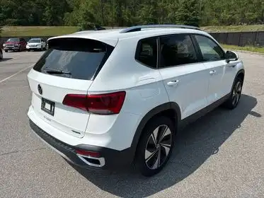 2024 Volkswagen Taos 1.5T SE 4Motion's photo