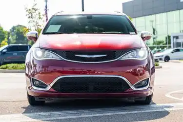 2020 Chrysler Pacifica Limited's photo
