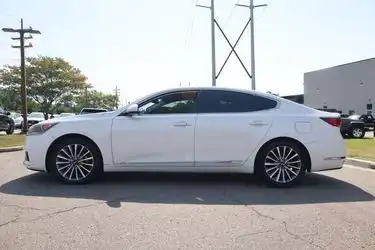 2017 Kia Cadenza Premium's photo