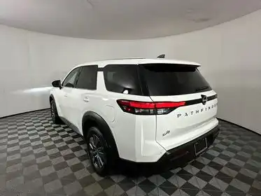2024 Nissan Pathfinder S 4WD's photo
