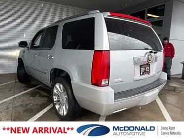 2013 Cadillac Escalade Platinum Edition AWD photo 3