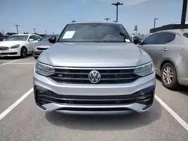 2023 Volkswagen Tiguan 2.0T SE R-Line Black's photo