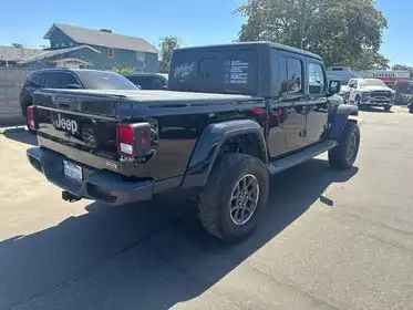 2023 Jeep Gladiator Overland's photo