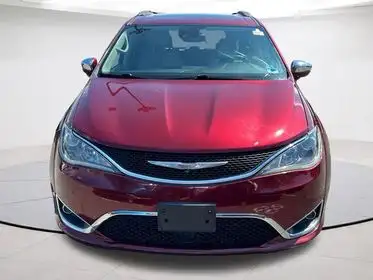 2017 Chrysler Pacifica Limited's photo