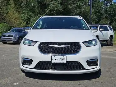 2022 Chrysler Pacifica Limited's photo