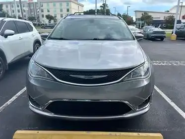 2018 Chrysler Pacifica Touring L's photo