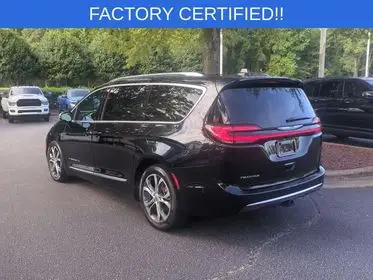 2025 Chrysler Pacifica Pinnacle photo 1