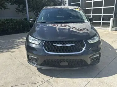 2023 Chrysler Pacifica Touring L photo 4