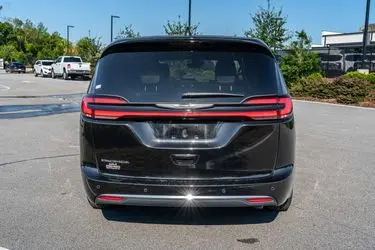 2025 Chrysler Pacifica Select photo 5