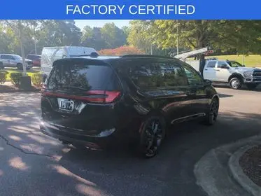 2025 Chrysler Pacifica Limited photo 3