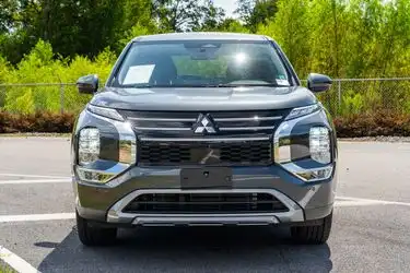 2025 Mitsubishi Outlander SE FWD's photo