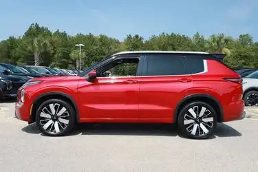 2025 Mitsubishi Outlander SEL FWD's photo