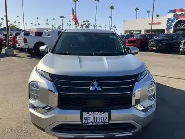 2023 Mitsubishi Outlander SE FWD's photo