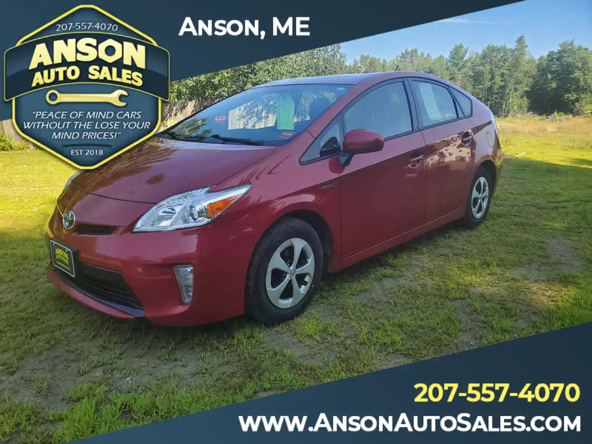 2013 Toyota Prius Three's photo