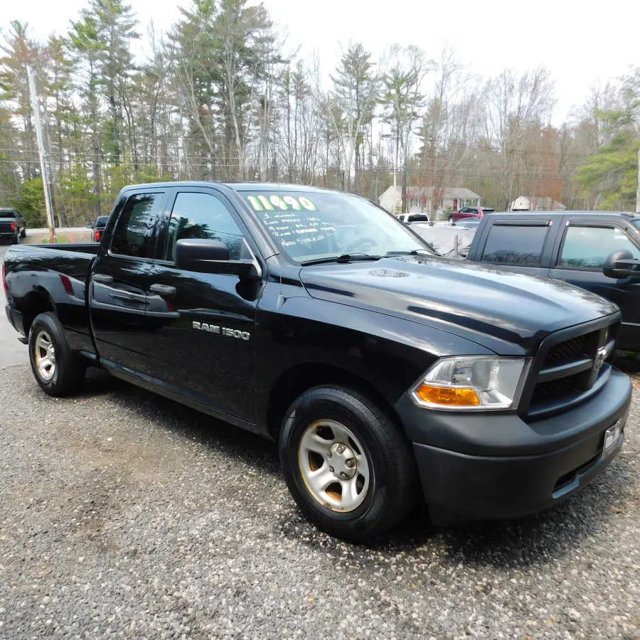 2012 RAM 1500 ST 4x4 Quad Cab photo 3