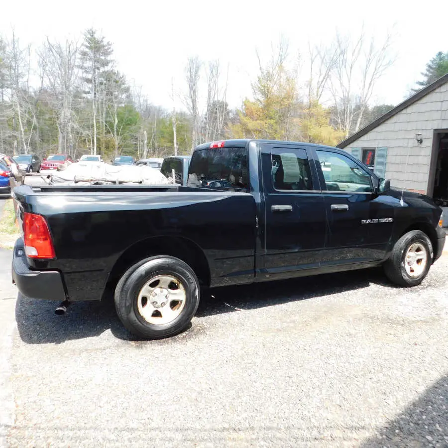 2012 RAM 1500 ST 4x4 Quad Cab photo 4
