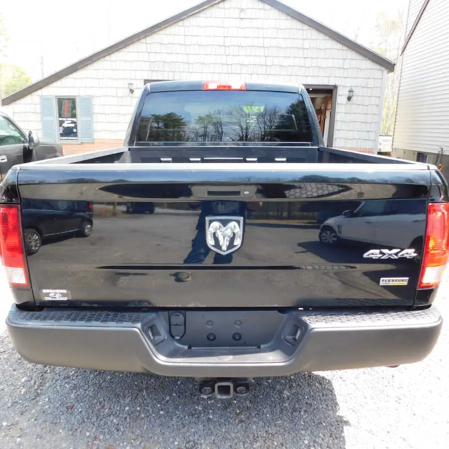 2012 RAM 1500 ST 4x4 Quad Cab photo 5