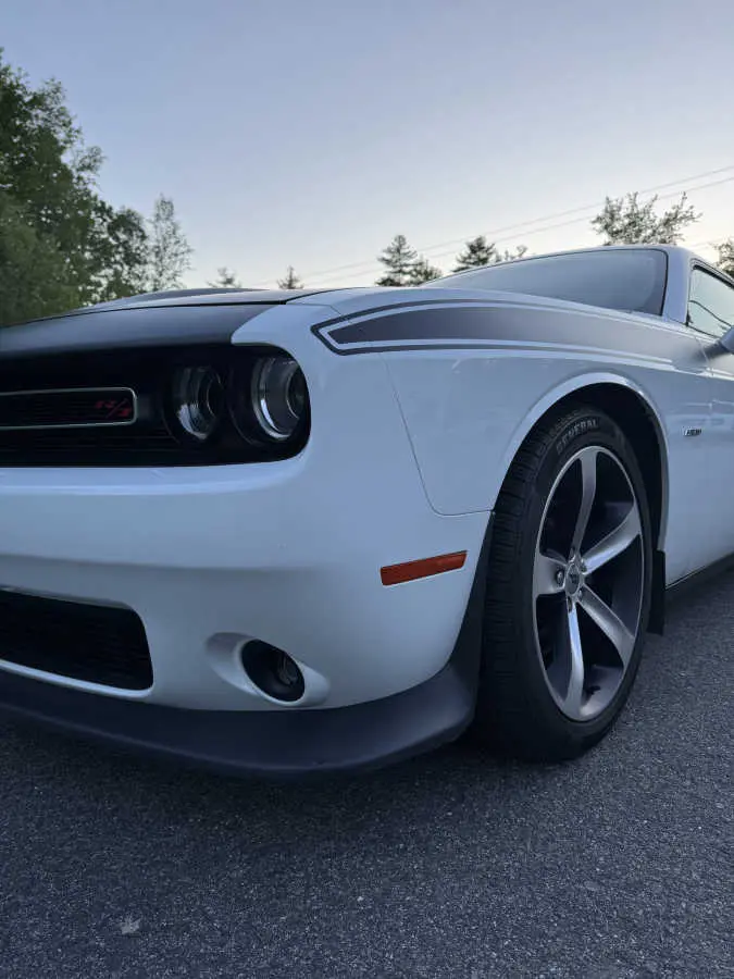2019 Dodge Challenger R/T photo 3
