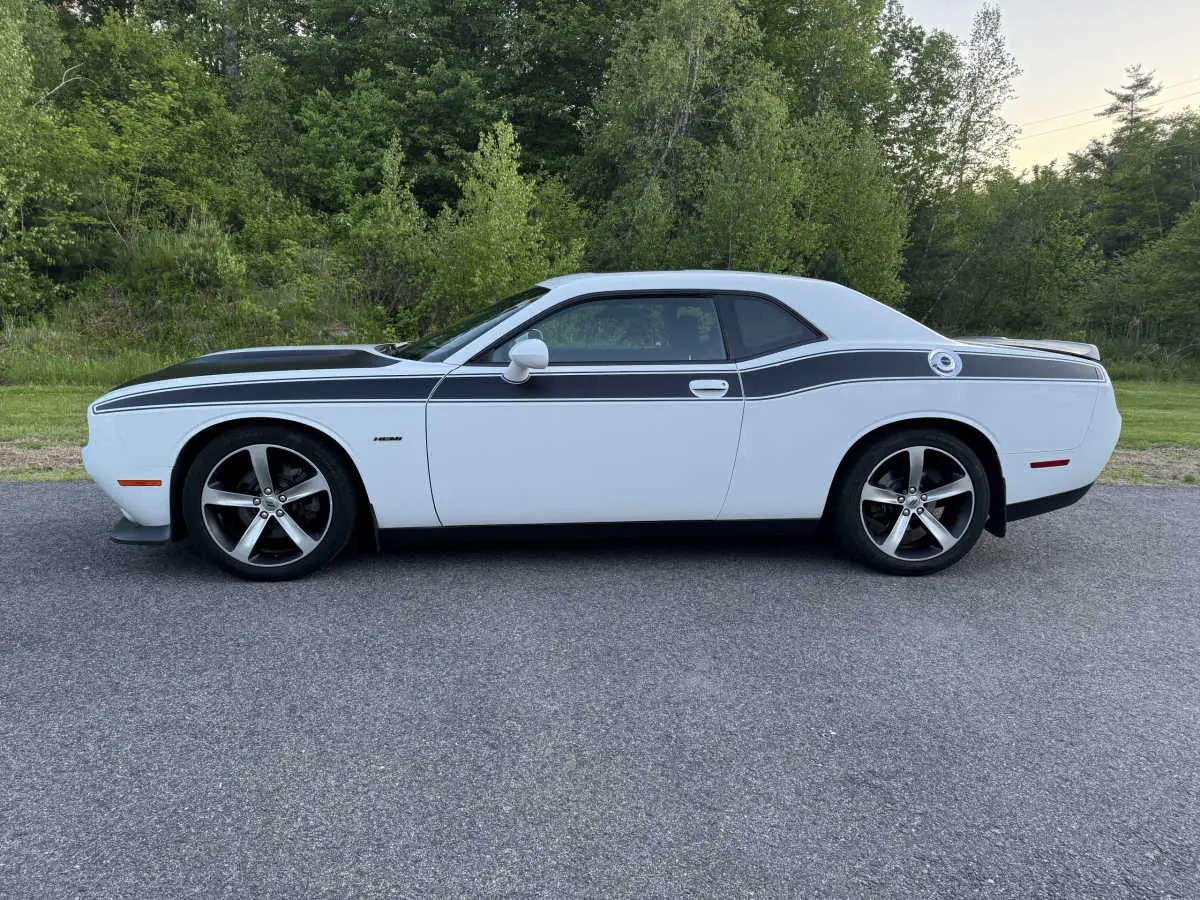 2019 Dodge Challenger R/T photo 4
