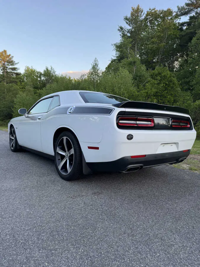 2019 Dodge Challenger R/T photo 5