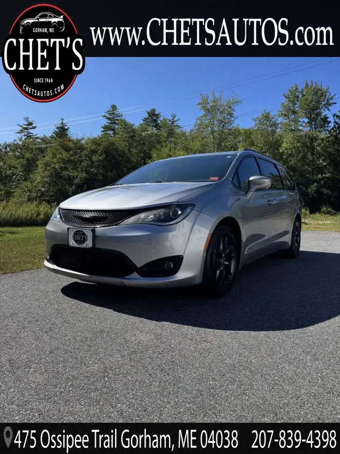 2019 Chrysler Pacifica Limited's photo