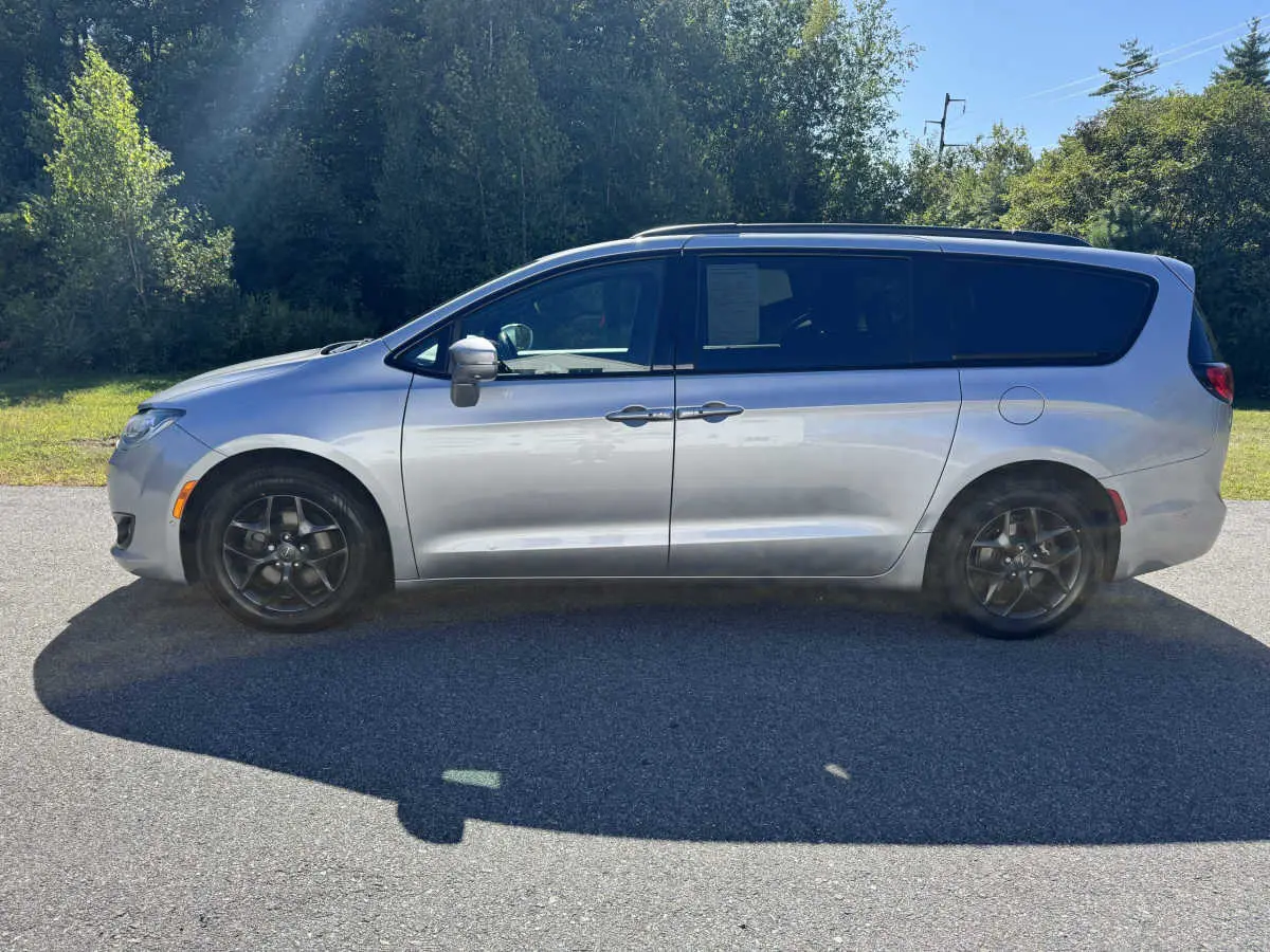 2019 Chrysler Pacifica Limited photo 4