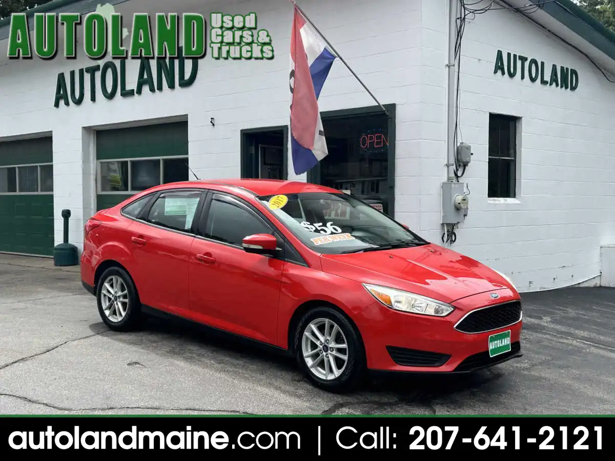 2017 Ford Focus SE Sedan's photo