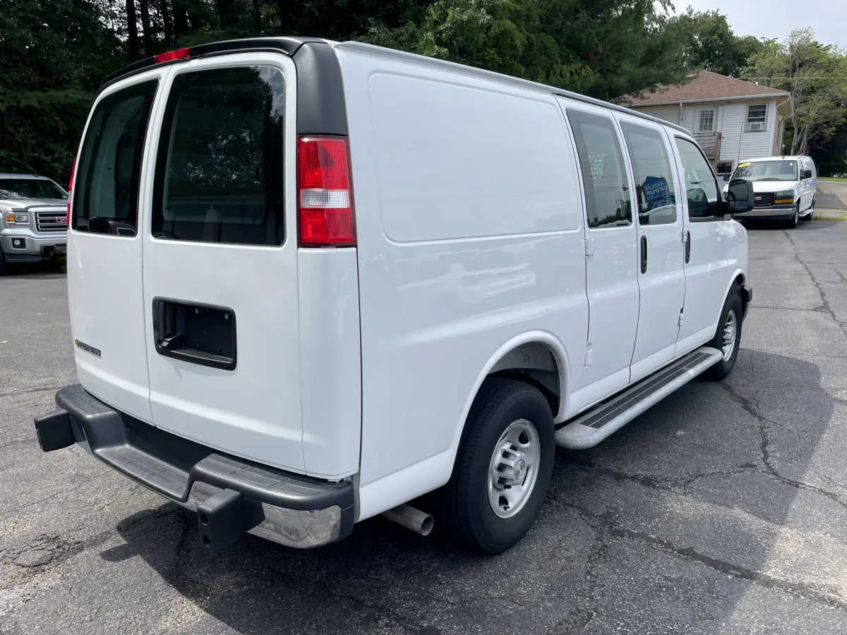 2025 Chevrolet Express 2500 Work Van HD photo 5