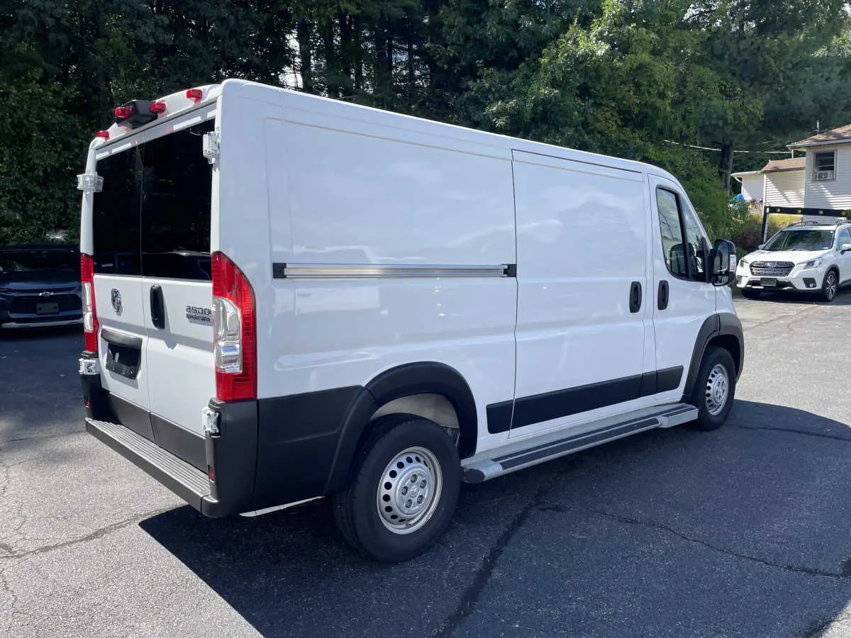 2025 RAM ProMaster 2500 Tradesman with PS 136" WB Low Roof photo 5