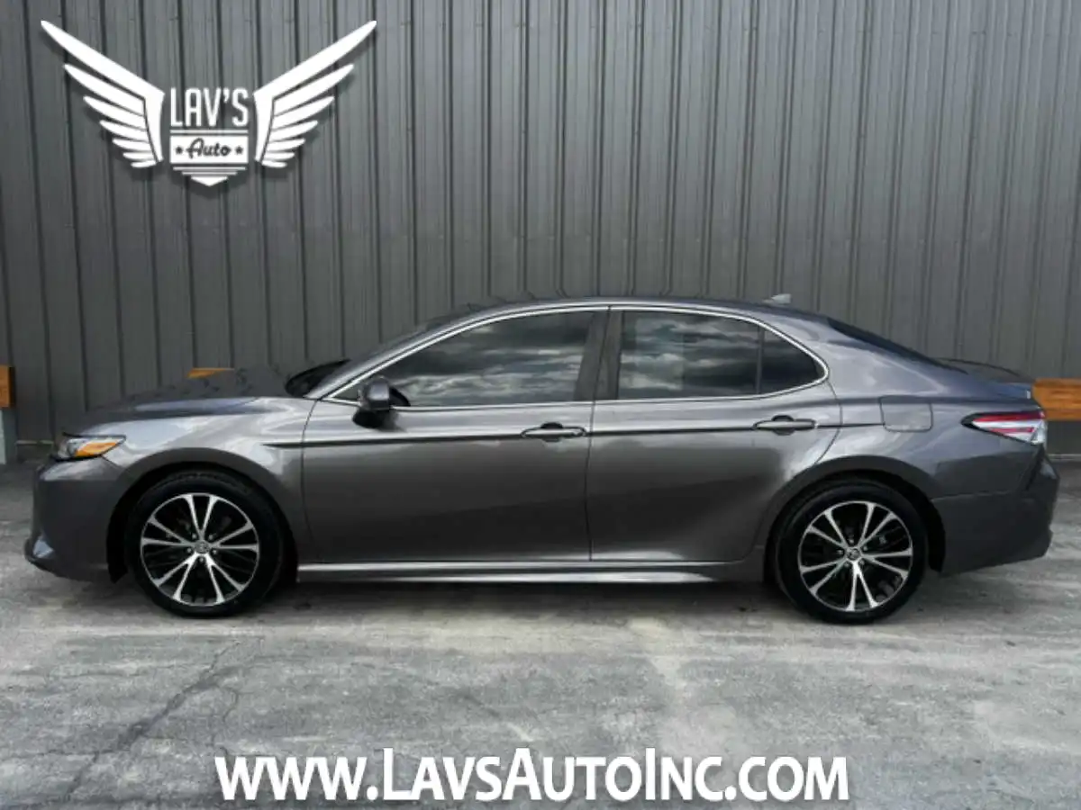 2020 Toyota Camry 2.5 Auto SE's photo