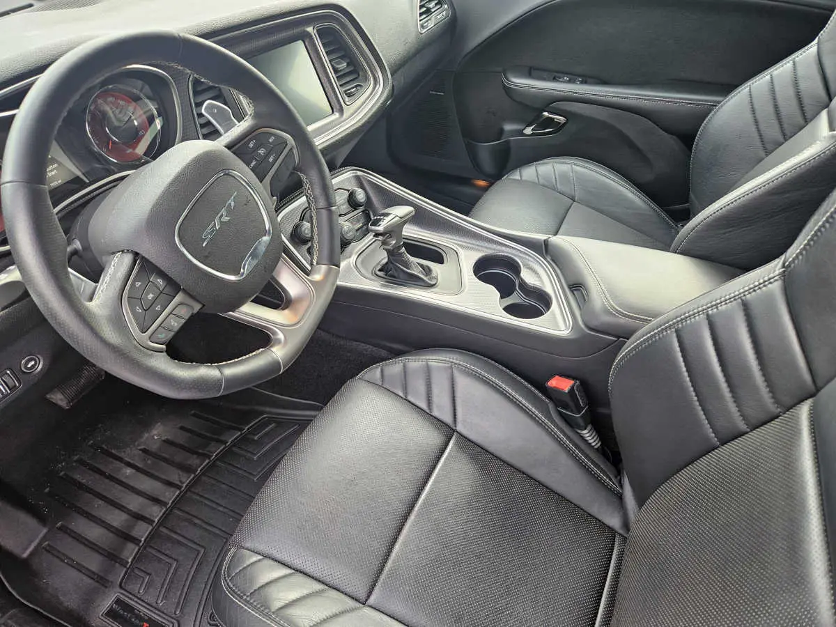 2016 Dodge Challenger SRT Hellcat photo 3