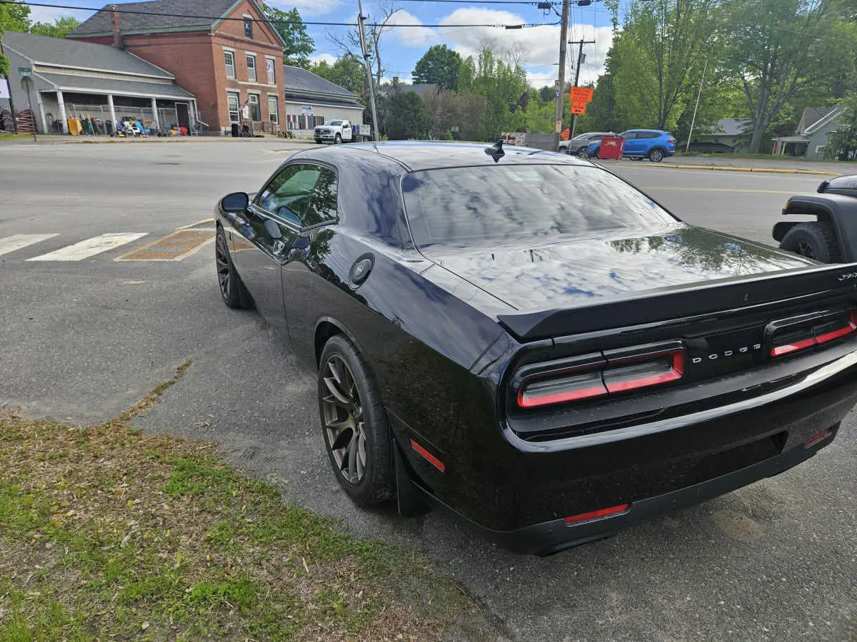 2016 Dodge Challenger SRT Hellcat photo 5