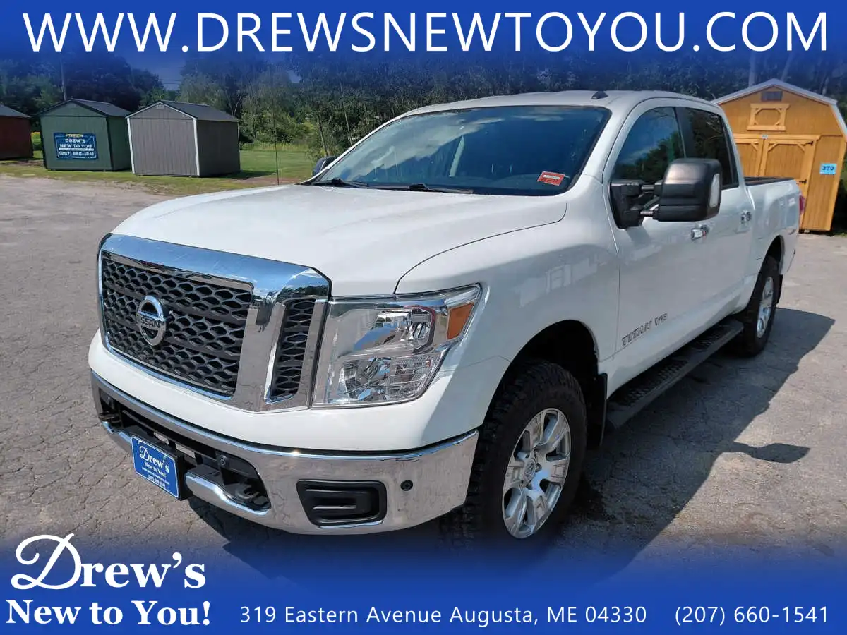 2018 Nissan Titan SV 4WD Crew Cab's photo