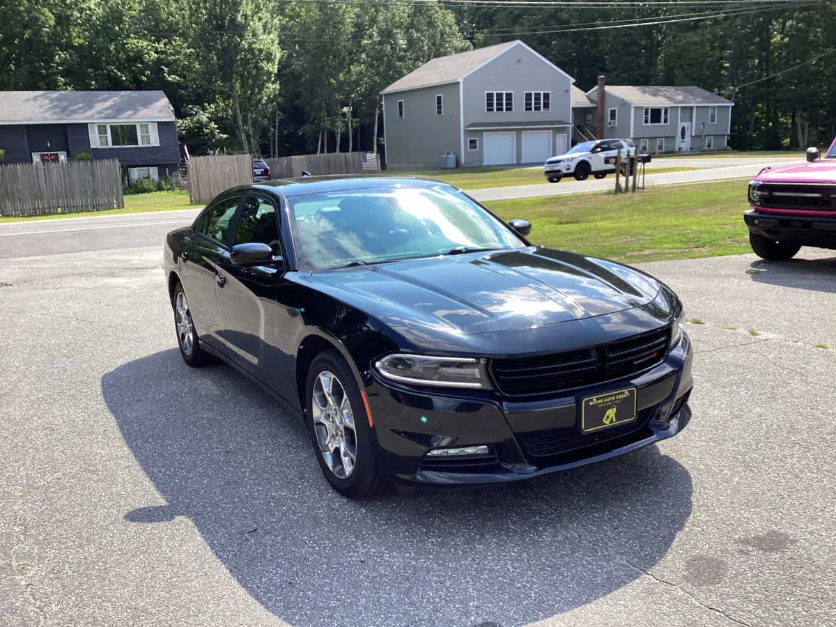 2017 Dodge Charger SXT AWD photo 3